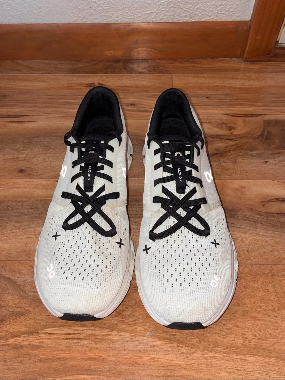 On Cloud X Men’s Athletic Training Sneaker Shoes, white - size 9.5